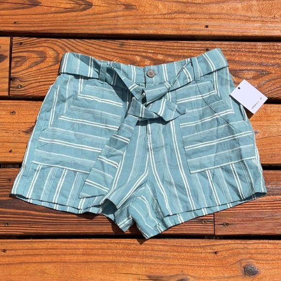 O'Neill Pants - NWT Women’s O’Neill  Blue/White Textured Striped Shorts Sizes 24-26,28